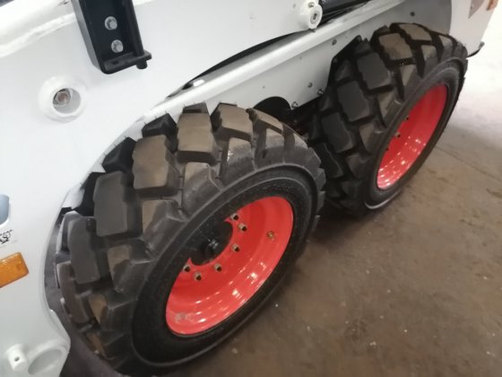 2022年山猫滑移装载机S450---。