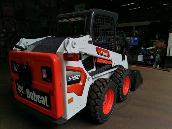 2022年山猫滑移装载机S450---。