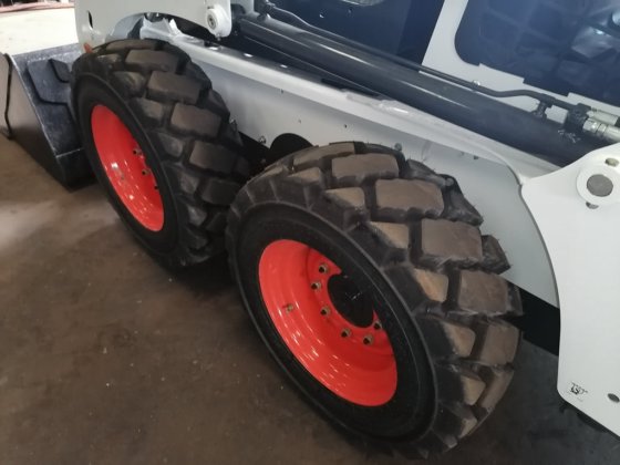 2022年山猫滑移装载机S450---。