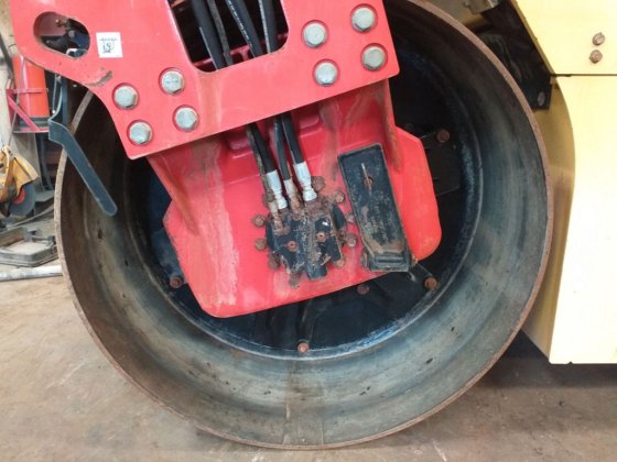 德纳帕克振动串联式压路机CC224HF -