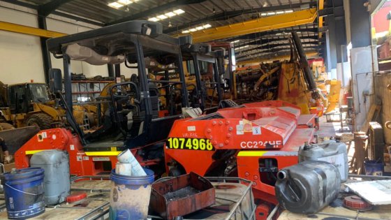 2010年达纳派克振动串联式压路机cc224hf --