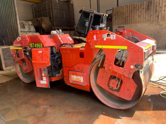 2010年达纳派克振动串联式压路机cc224hf --