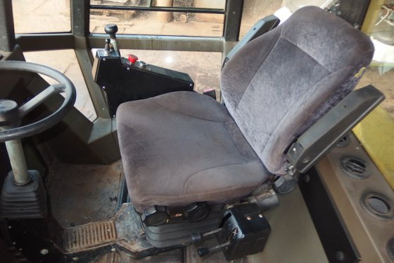 2003年Dynapac振动串联式压路机CC422HF --