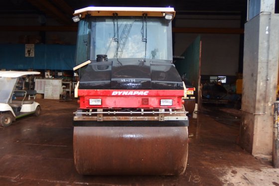 2003年Dynapac振动串联式压路机CC422HF --
