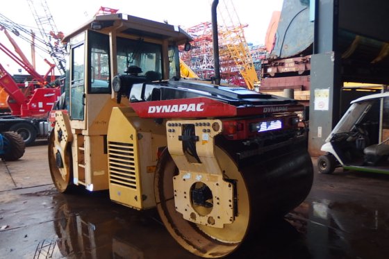 2003年Dynapac振动串联式压路机CC422HF --