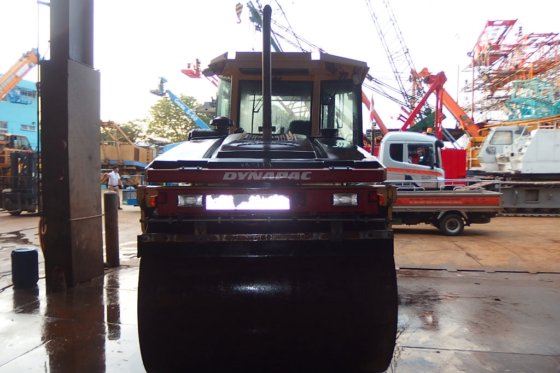 2003年Dynapac振动串联式压路机CC422HF --