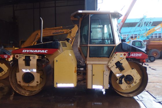 2003年Dynapac振动串联式压路机CC422HF --