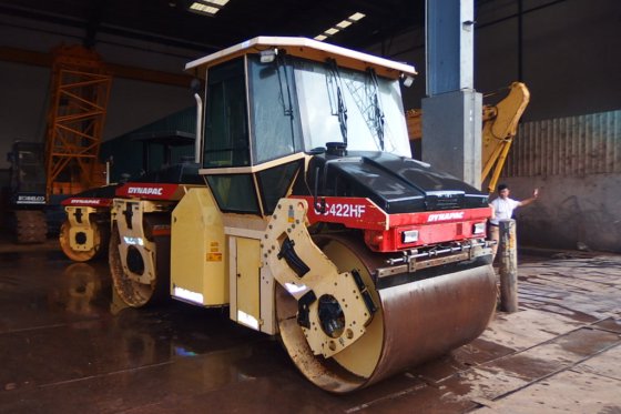 2003年Dynapac振动串联式压路机CC422HF --