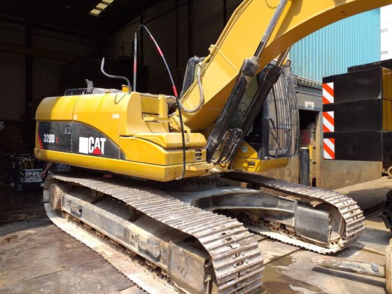 2008履带式挖掘机320D---。