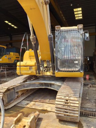 2008履带式挖掘机320D---。