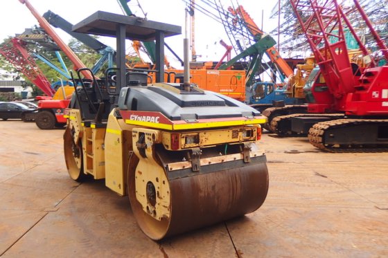 德纳帕克振动串联式压路机CC222HF -