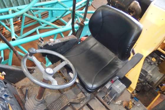 德纳帕克振动串联式压路机CC222HF -