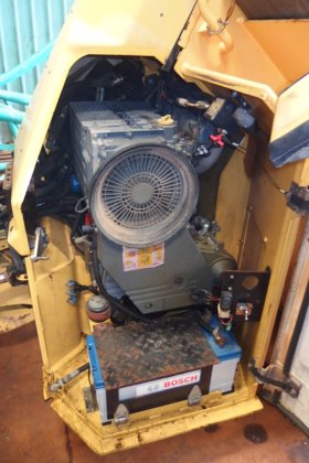 德纳帕克振动串联式压路机CC222HF -