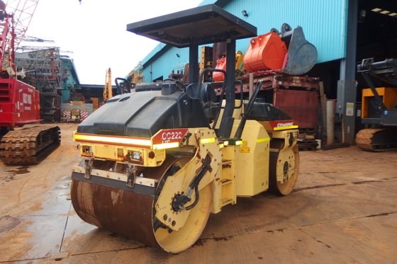 德纳帕克振动串联式压路机CC222HF -