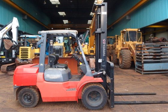 丰田叉车7fdku40 -