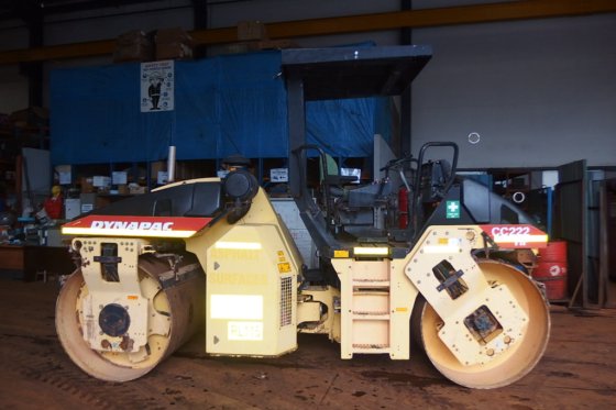 德纳帕克振动串联式压路机CC222HF -