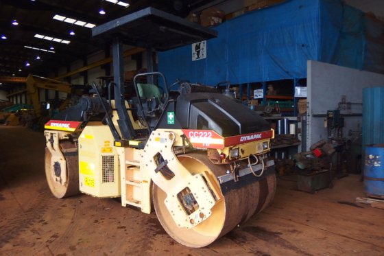 德纳帕克振动串联式压路机CC222HF -
