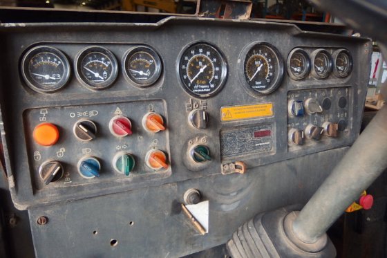 德纳帕克振动串联式压路机CC222HF -