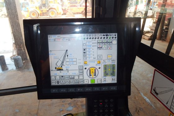 三一重工履带式起重机SCC1000A -