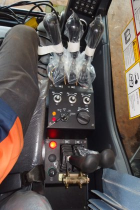 三一重工履带式起重机SCC1000A -