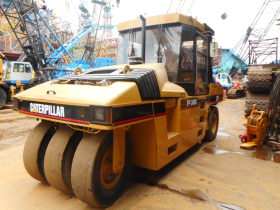 Caterpillar轮胎压路机PF300B-