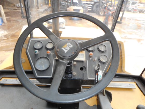 Caterpillar轮胎压路机PF300B-