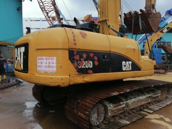 2012履带式挖掘机320D---。