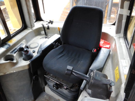 履带式推土机D6R----。