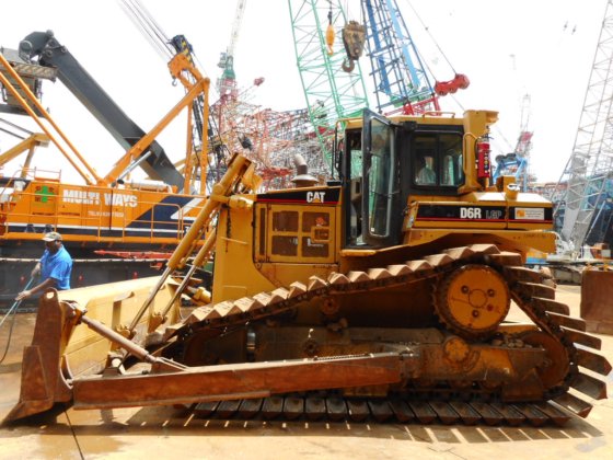 履带式推土机D6R----。