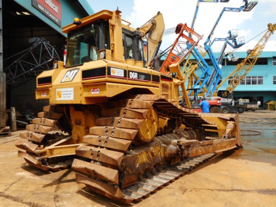 履带式推土机D6R----。