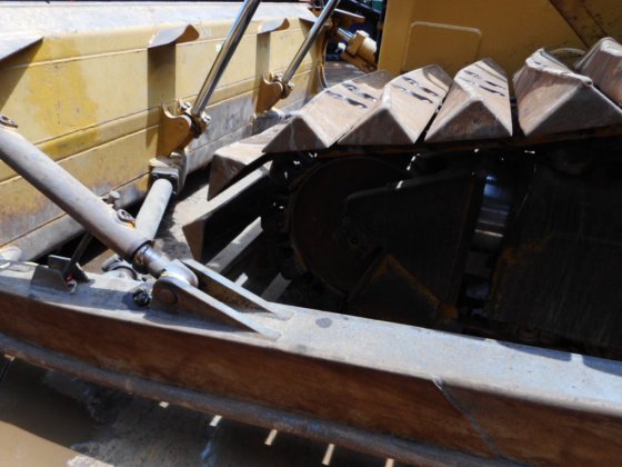 履带式推土机D6R----。