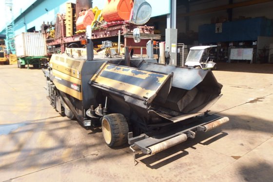 三菱公司的沥青摊铺机MF43WD -