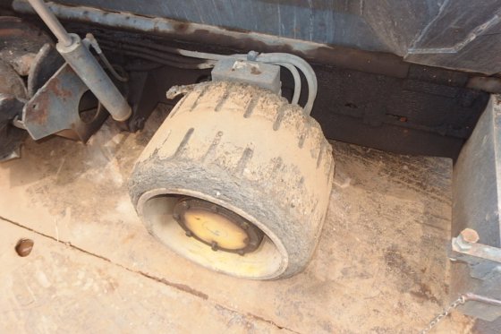 2003年住友沥青饰面机 ha44w-5 -