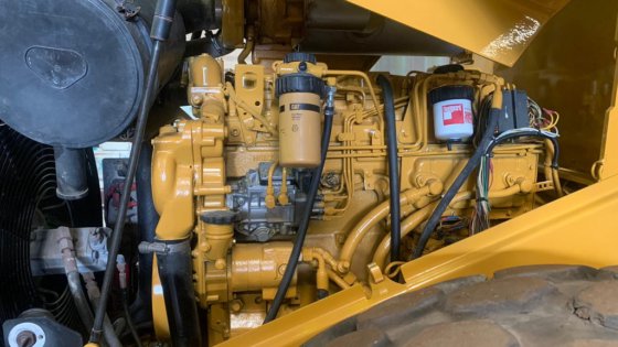 履带式单钢轮压路机CS-583E----。