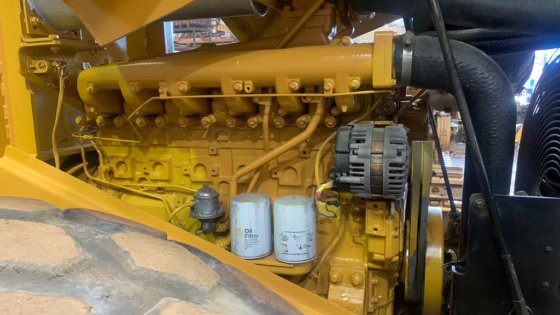 履带式单钢轮压路机CS-583E----。