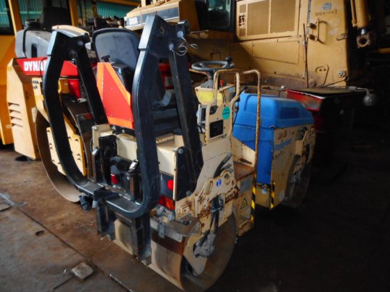 比特利振动串联式钢轮压路机 118 -