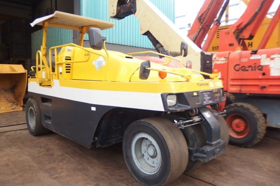 川崎轮胎压路机K20WHA -