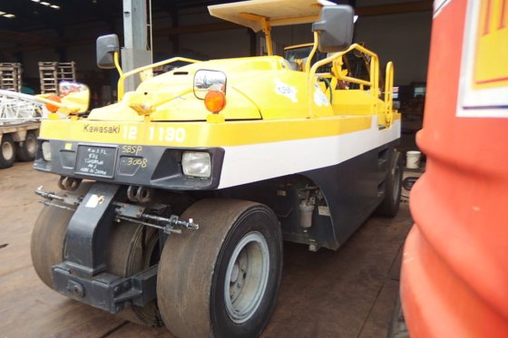 川崎轮胎压路机K20WHA -