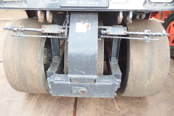 川崎轮胎压路机K20WHA -