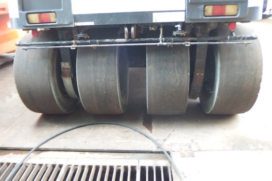 川崎轮胎压路机K20WHA -