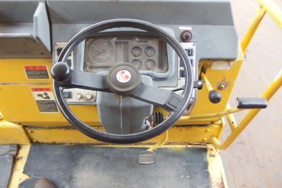 川崎轮胎压路机K20WHA -