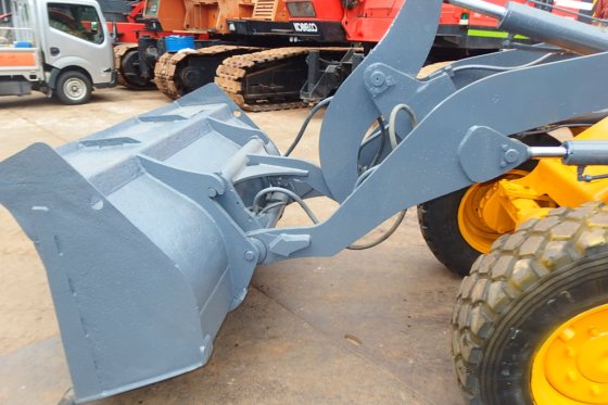 2002年沃尔沃小型轮式装载机L30B-ZX-----。