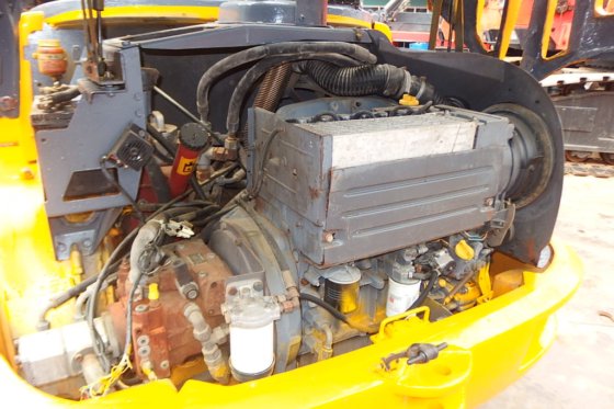 2002年沃尔沃小型轮式装载机L30B-ZX-----。