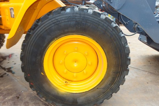 2002年沃尔沃小型轮式装载机L30B-ZX-----。
