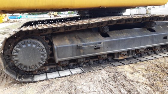 2008履带式挖掘机320D---。