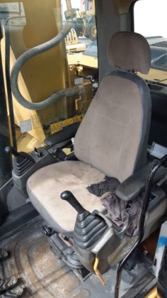 2008履带式挖掘机320D---。