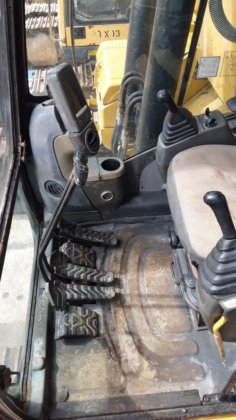 2008履带式挖掘机320D---。