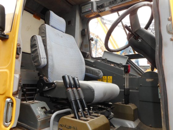 泰达诺越野起重机GR-250N -