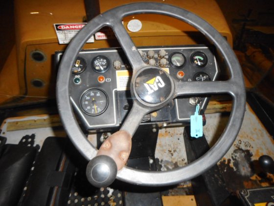 Caterpillar轮胎压路机PF300B-