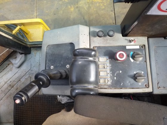 Caterpillar振动单钢轮压路机CP-563D -